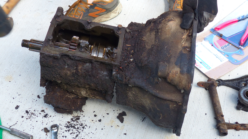 Illustration for article titled This Is What A Thoroughly Broken Manual Transmission Looks Like Inside